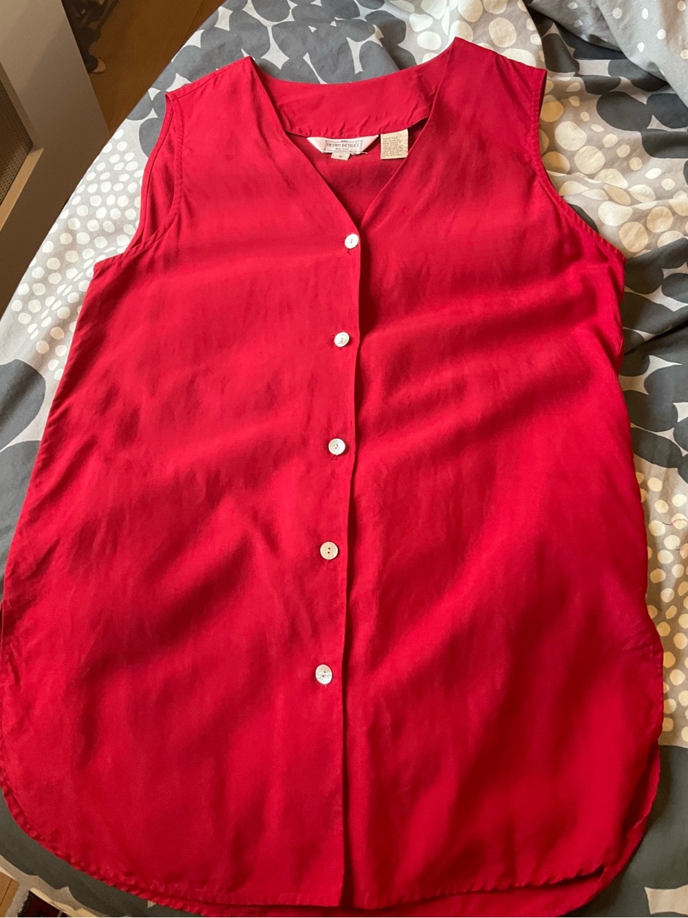 Vintage Red silk Sleeveless Button-Front Top - Henri Bendel